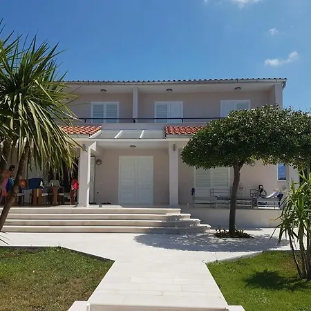 Birk فندق مبيت وإفطار 3*