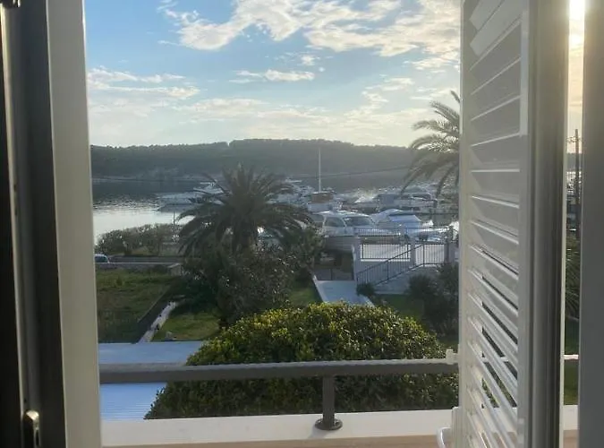 Birk ベッド・アンド・ブレックファスト Barbat na Rabu